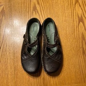 Women’s Earth Shoes Size 9